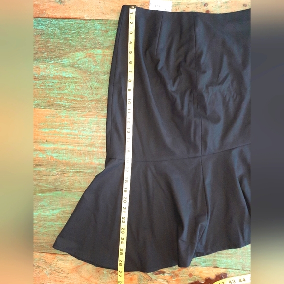 NWT The Limited size 6 classic black asymmetrical skirt excellent used condition - Picture 8 of 10